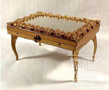 Table Compact by Wadsworth