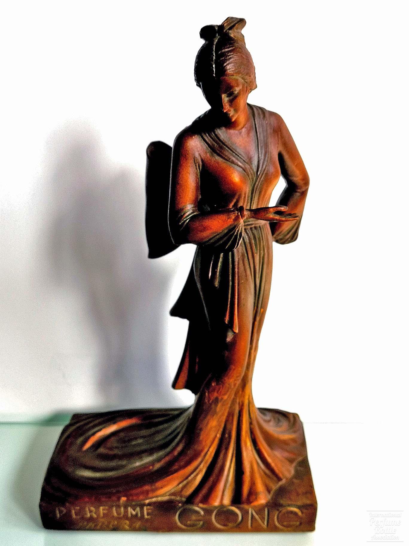 "Gong" by Perfumería Parera Advertising Statue