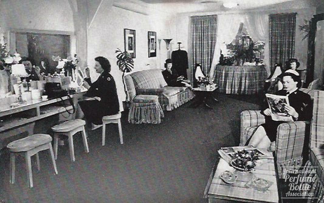 Elizabeth Arden Powder Room at Service Women’s Center LA