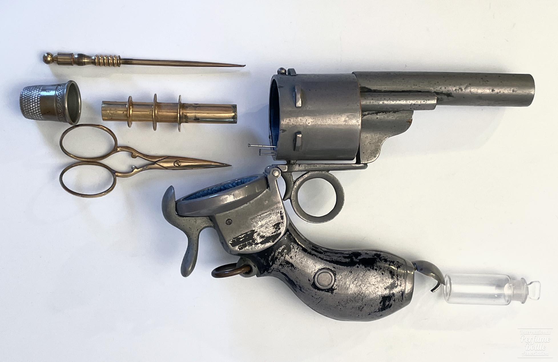 Pistol Shaped Etui With Perfume