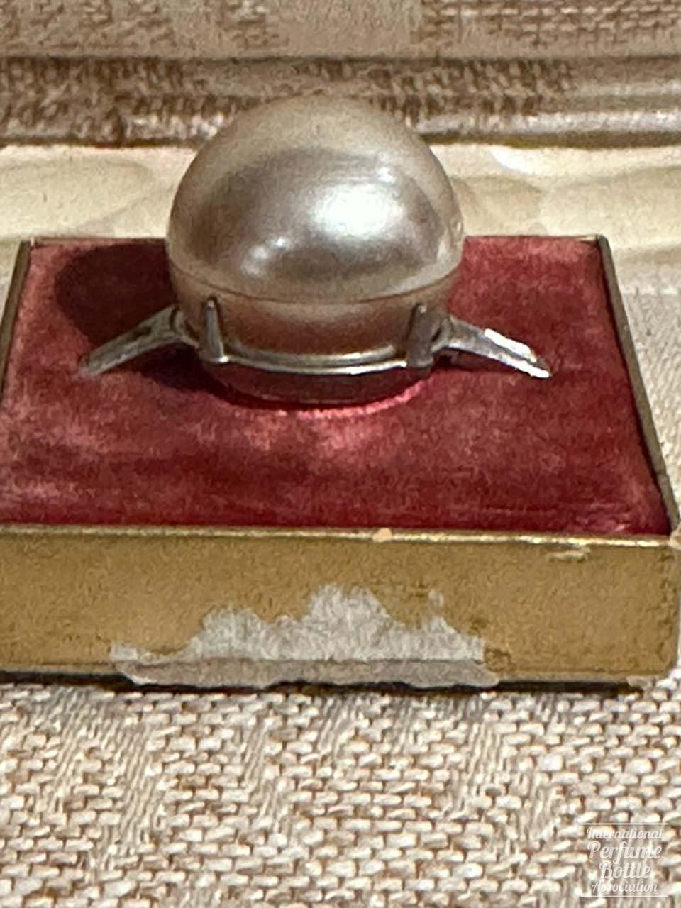 "Suivez Moi" Ring Presentation by Varva